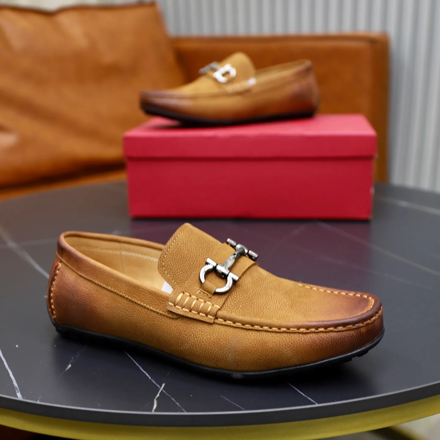 Men's men's shoes 💰462💰🙅‍♂️🙅‍♂️🙅‍♂️Niuli Brand: Ferragamo Standard code: Men's code 38/44 (45 customized) Grade: Same style as the official website Material: Original imported cowhide leather lining Original wear-resistant lightweight outsole Style category: Men's casual slip-on shoes Doudou shoes Noble luxury brand elements, top luxury color: actual picture color